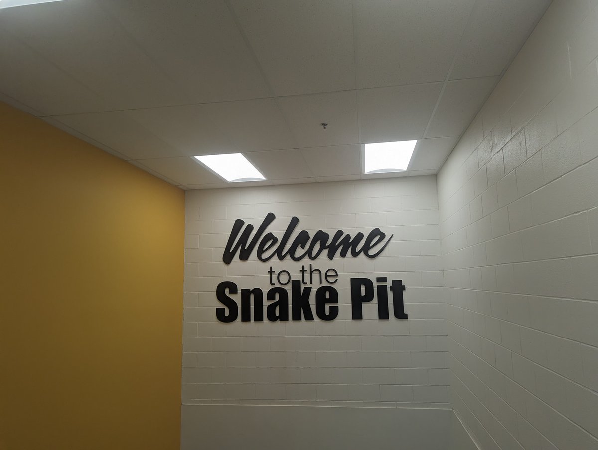 SpeedproCanada's tweet image. This eye-catching work completed by SpeedPro Medicine Hat!  Call SpeedPro today to learn more about how they can help you build your brand with stand-out signage!  #SpeedPro #SpeedProMedicineHat #storefrontsignage #signs #interiorsignage #eyecatching