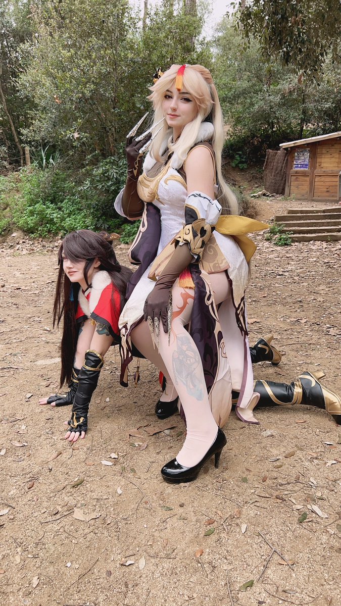 okamiisayaa's tweet photo. Happy Lantern Rite from your Liyue mommies 🍶❤️@kuroitsune https://t.co/6JXUGZlTMS