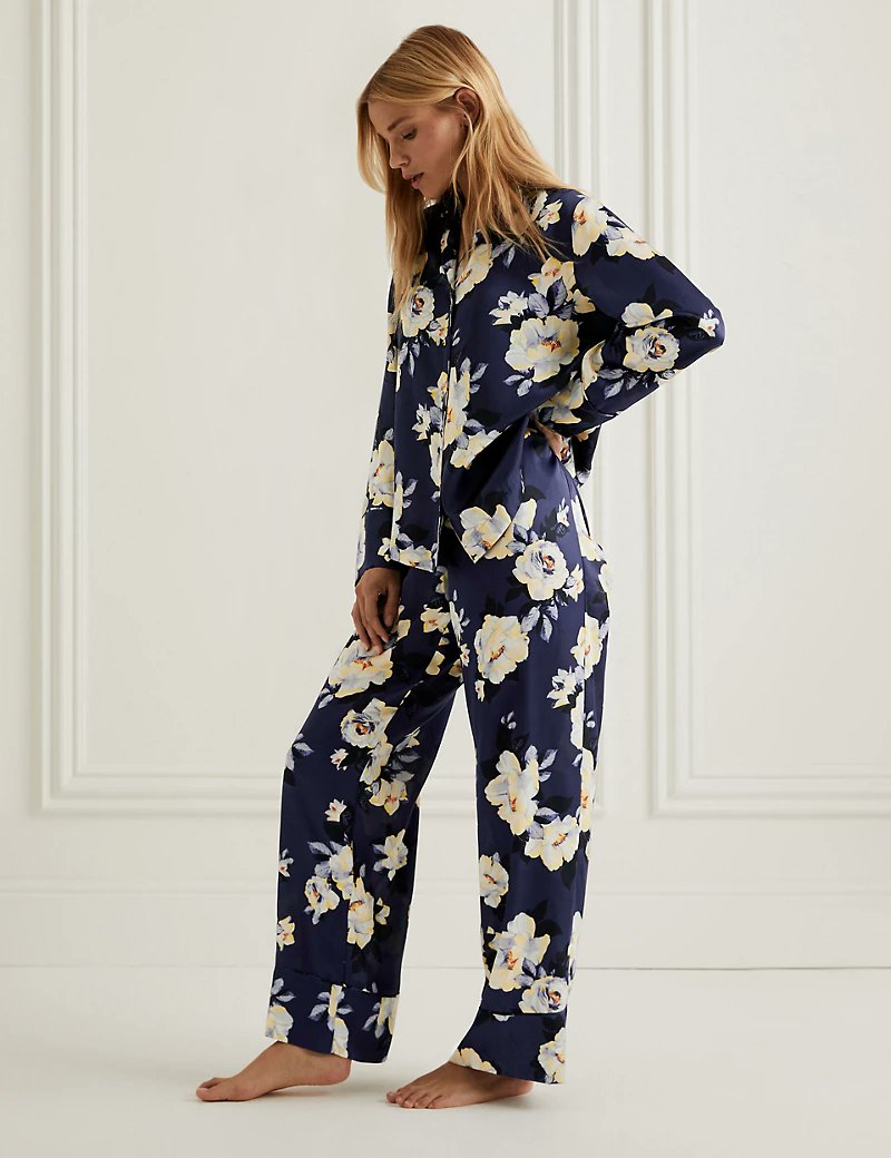 satin_laura's tweet photo. Lots of sumptous silky soft satin nightwear has been arriving today and more to come😍🥰🤩 , i'm in satin heaven  💋🩷💋����💋❤️‍🔥
#satin #satinlovers #satinwoman #lingerie #satinpyjamas #pyjamas #silkysatin #satinpjs #satinaddict #satinheaven https://t.co/givw6osrDG