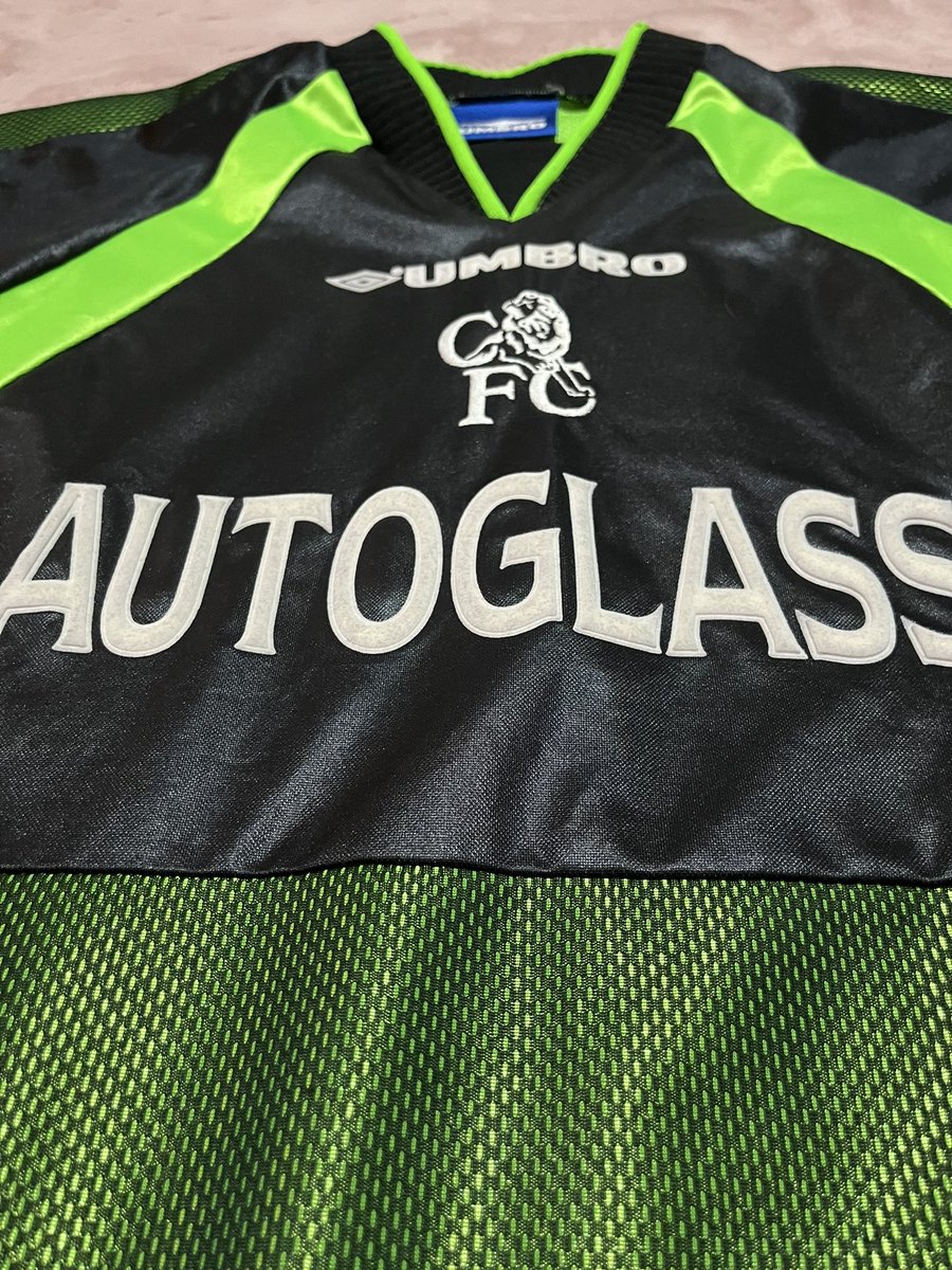 CfcShirtCollect's tweet photo. New addition to the GK range! 1998-2000 Ed De Goey Classic. Over the moon to add this to the collection! #chelseashirt #goalkeeper #chelseagoalkeeper #degoey #football https://t.co/wgPBxiJLBw