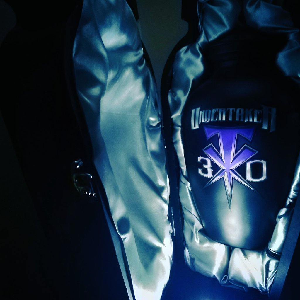crazybblue's tweet image. #Undertaker #UndertakerWWE #Undertaker30