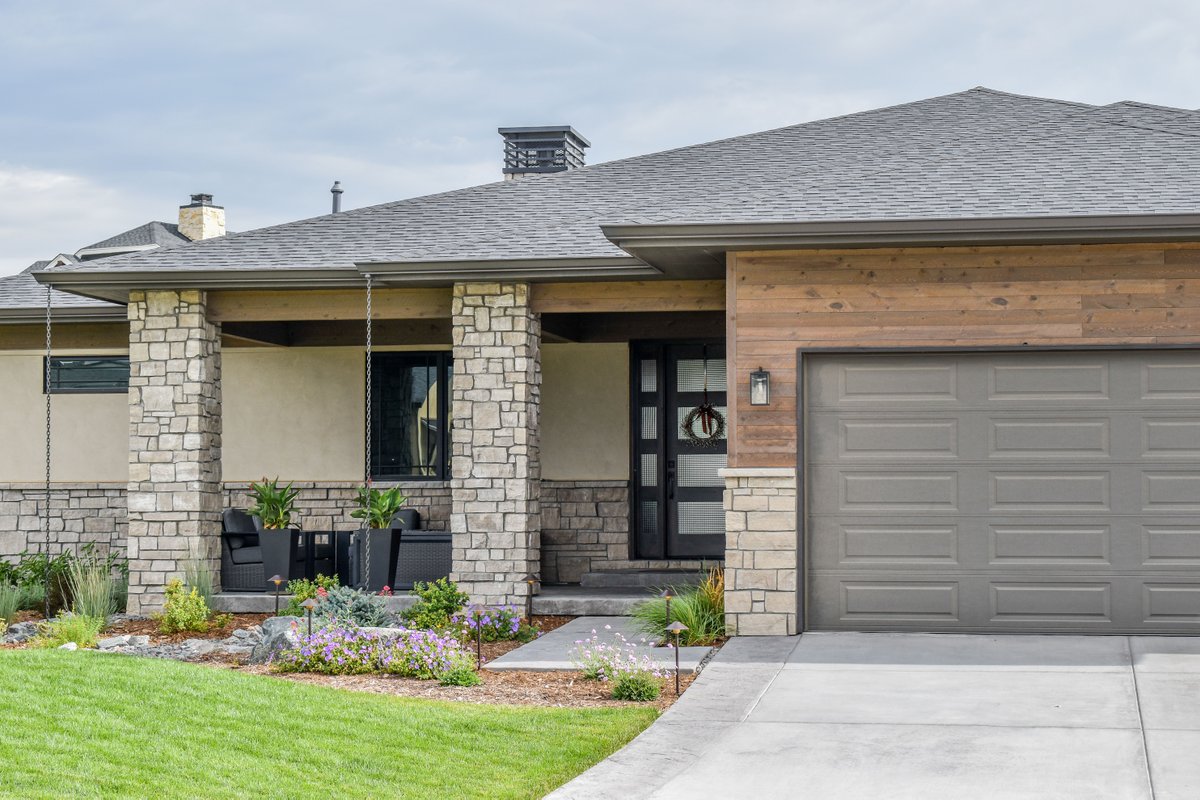 EdwardsStone_'s tweet photo. Our Ste. Gen Grey Ashlar gives the perfect touch of texture and color to this gorgeous home!
#EdwardsStone #UseNaturalStone #SteGenGrey #RothQuarry https://t.co/urjmSI0k7o
