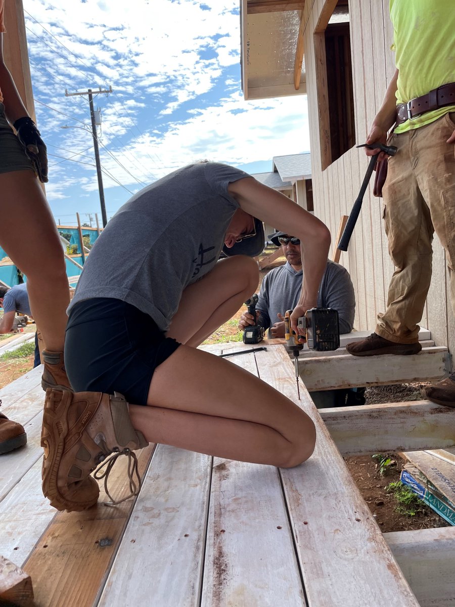 KauaiHabitat's tweet photo. Our staff, AmeriCorps Service Members, homebuyers and volunteers are busy building lanais for homes in our Waimea Huakai subdivision! Way to #BuildAloha https://t.co/0bihyDoHcq