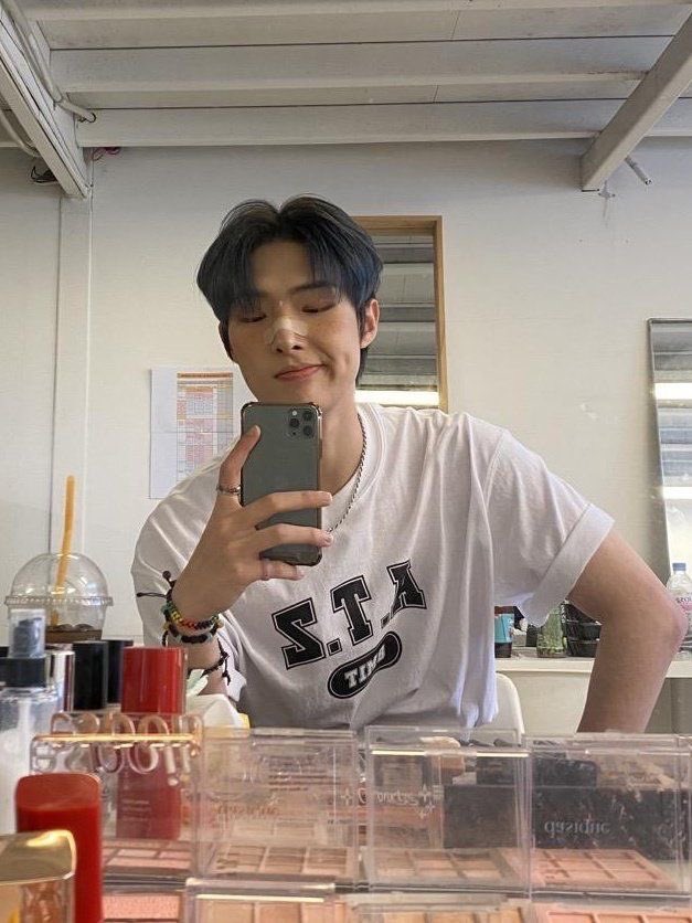 BLKS4ATEEZ's tweet photo. hands on the hips ๐๐ฝ#atinyblackoutday #ATINY #blackoutdayatiny #MINGI #ATEEZ #ATSD #blacktiny #atinyselcaday https://t.co/3Og6jrRmgM