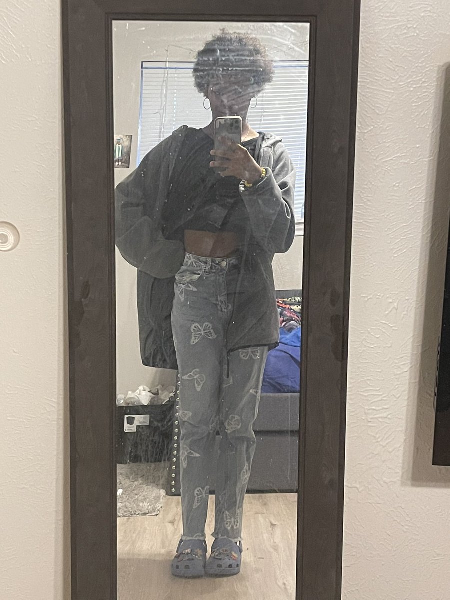 BLKS4ATEEZ's tweet photo. hands on the hips ๐๐ฝ#atinyblackoutday #ATINY #blackoutdayatiny #MINGI #ATEEZ #ATSD #blacktiny #atinyselcaday https://t.co/3Og6jrRmgM
