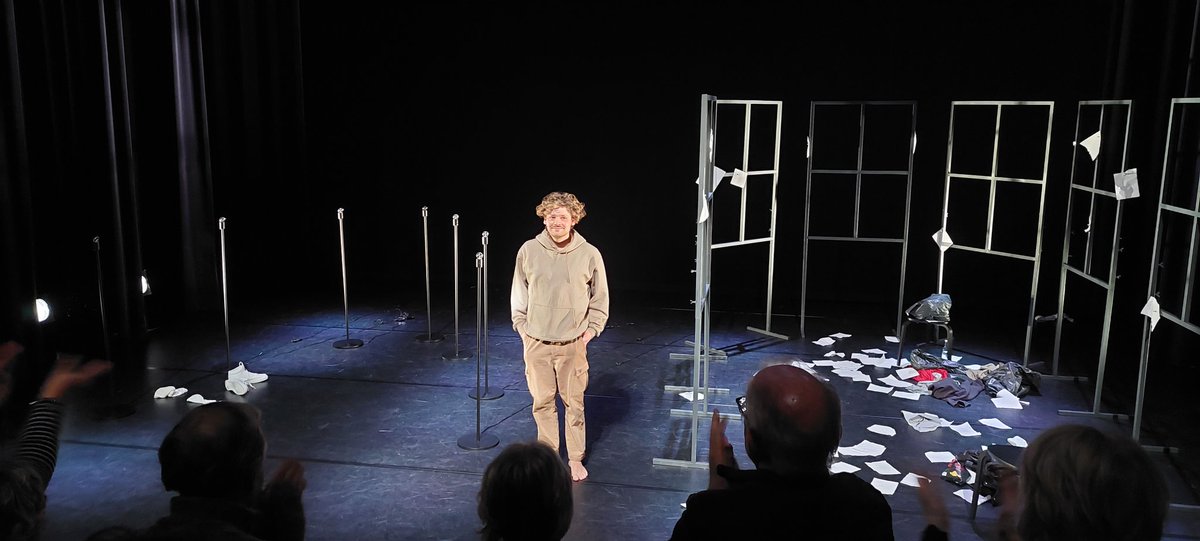 dewolters's tweet photo. @soykroon @solostoriesnl Ontroerend mooie en goed gespeelde voorstelling (Nu ik je zie) gezien van @soykroon in het @Zaantheater. 1e try-out, maar dat was absoluut niet te zien, voorstelling liep als een trein (met echt prachtige regie). So Soy ... relax....chili en enjoy...weldone #buiging https://t.co/rdvd00tRDt