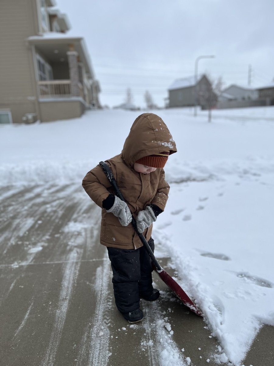 ben_jaminJambor's tweet photo. I love snow days! Had such a great day with these two today! And yes I made them work before we played, need to earn your keep! https://t.co/kN5Lv0g6si