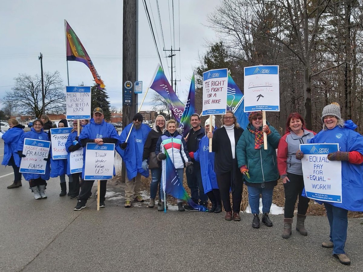 OPSEU's tweet photo. Dozens of home care workers from OPSEU/SEFPO Local #SmallButMighty393 held a #StrikeCountdown rally yesterday at ParaMed head office in Barrie. OPSEU/SEFPO friends and labour allies joined them to demand: No more #PovertyPayatParaMed! https://t.co/oyzg78F1jl