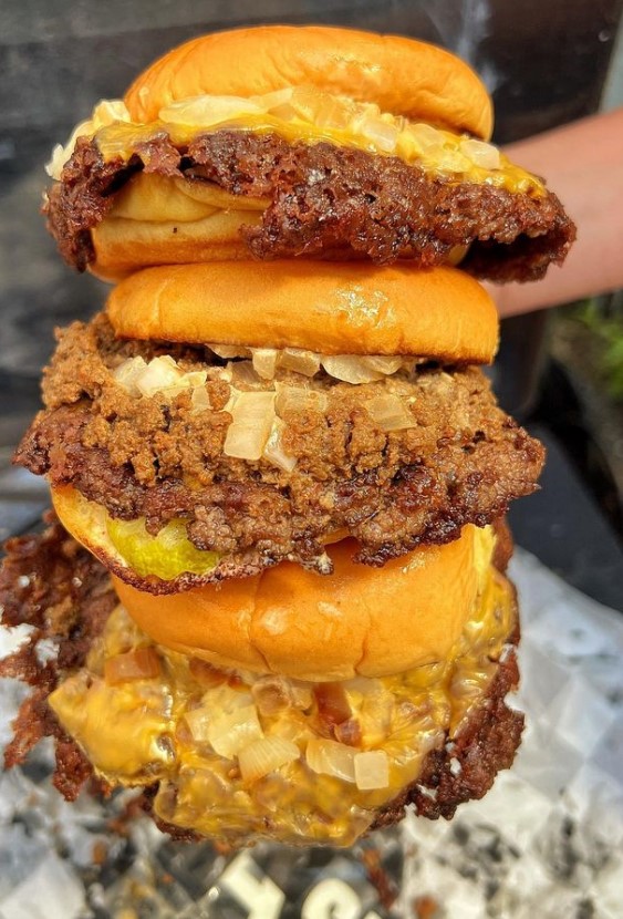 GMAshland's tweet photo. The perfect STACK at #SmashedNYC ! 🍔🍔🍔

Learn more here: https://t.co/ZWd8Bsbag2 https://t.co/GBibuawjAp