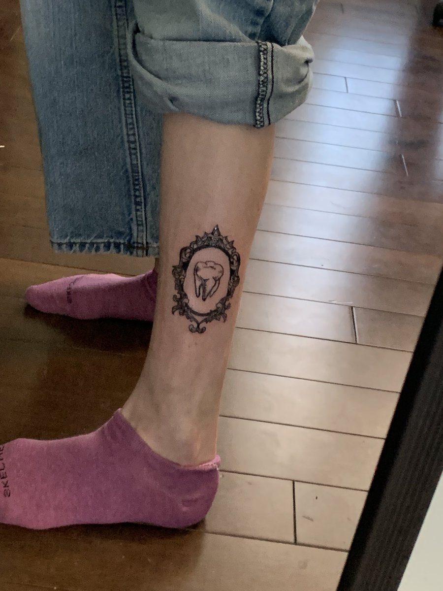 aavveery's tweet photo. new tattoo alert!!!!
(by @/weirdfriendtats on if) https://t.co/emgvy2uE6f