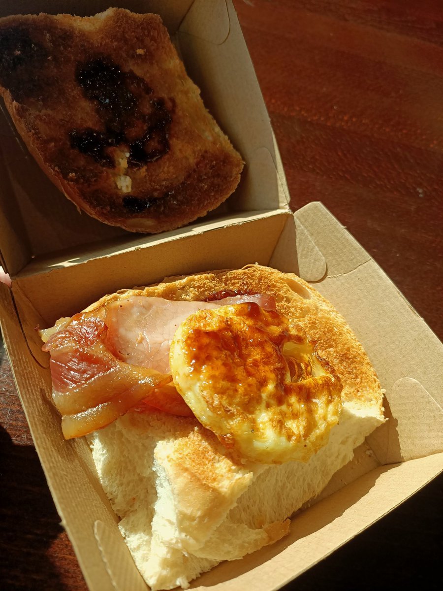 Is this complaint worthy? $9 for this 'bacon and egg roll' at West Diggers. A bite of the egg took eight chews. #tcmf #tamworth #festival