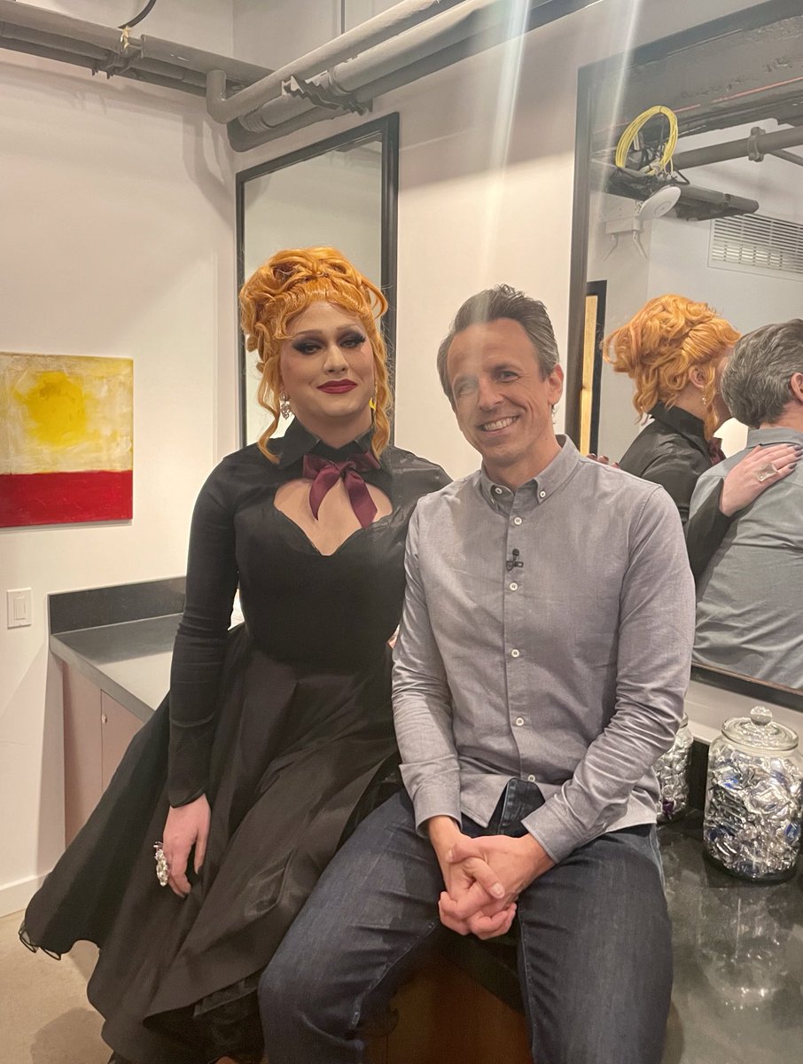 JinkxMonsoon's tweet photo. Tune in tonight! 🖤⭐️ @LateNightSeth @ChicagoMusical https://t.co/cjDzL76DHj