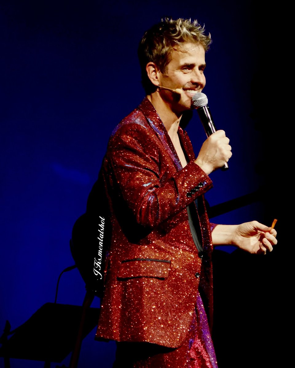 That sparkly red suit! A firm fave. <a href="/joeymcintyre/">Joey McIntyre</a> Joe finds a single confetti and speculates it’s <a href="/DonnieWahlberg/">Donnie Wahlberg</a> hiding in the rafters dropping a spark of love and Joy. 
📸 Mohegan Sun 11 Jan 2023
#JoeyMcintyre #SoloJoe #JoeMac #Blockheads #JoeGirls