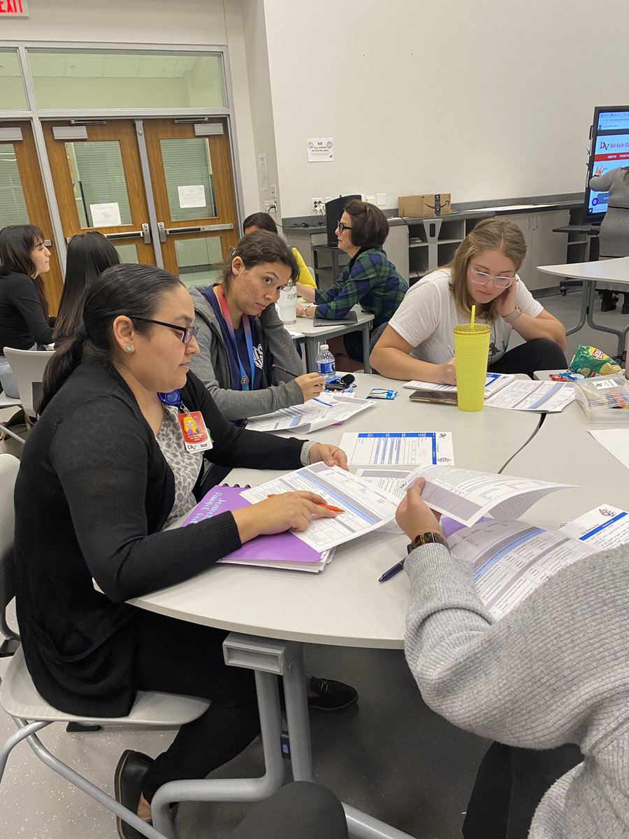 DVISDPL's tweet image. #DVProud of these new elementary teachers working together across the district to practice and master #LearningIntention #SuccessCriteria and improving #TeacherClarity. It’s NTSS day!
