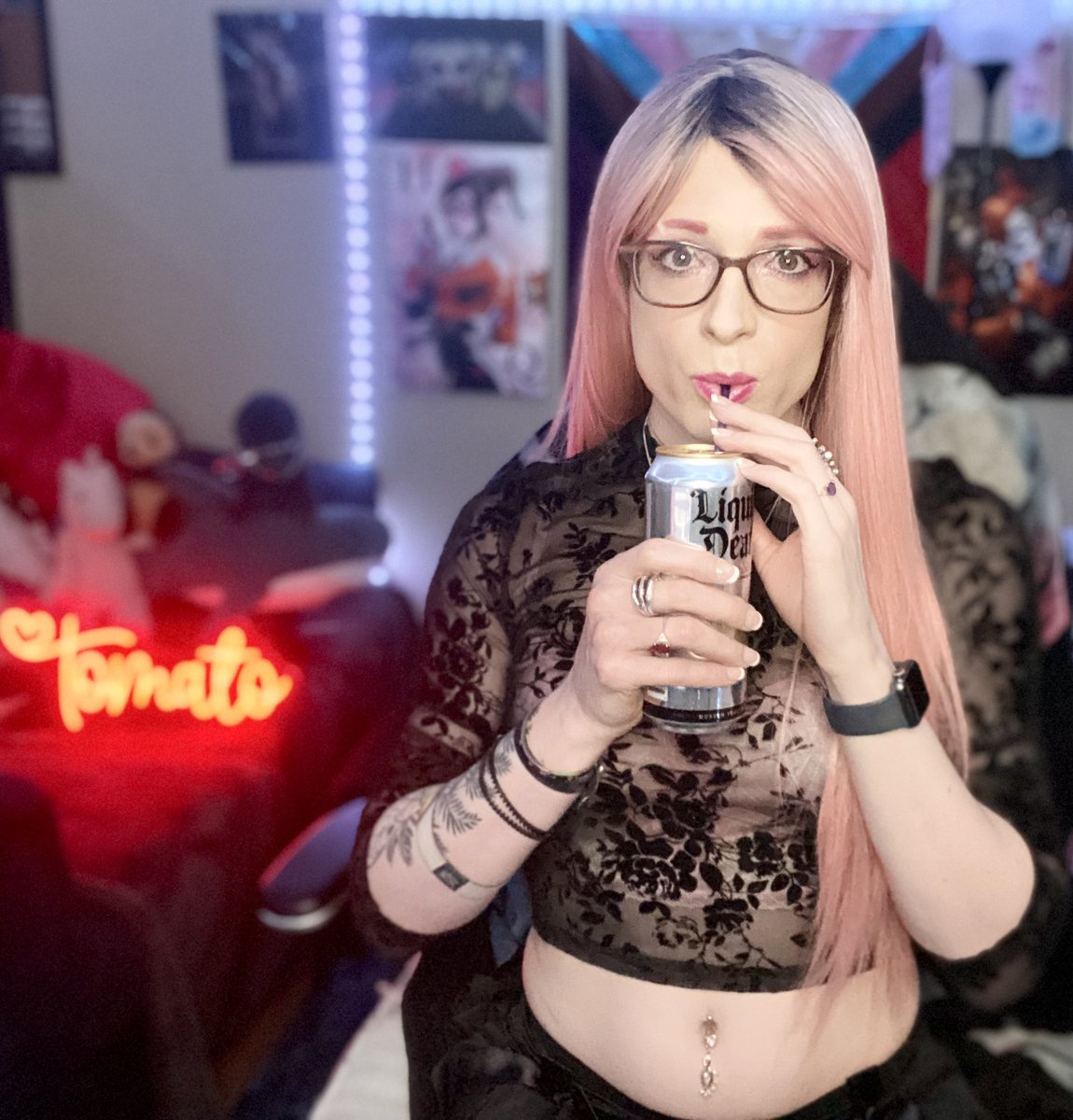 AliTheTomatoxo's tweet photo. Link in comments! 

Thirrrsty Thursday in The Tomato Garden! Going for Conqueror! GM Farm! Come hydrate with me ;) ;) ;) #Peer2Peer #Destiny2 #TransGirlGaming #LiquidDeath #GirlGamer #GMFarm #Conqueror https://t.co/ho0jexuDkm
