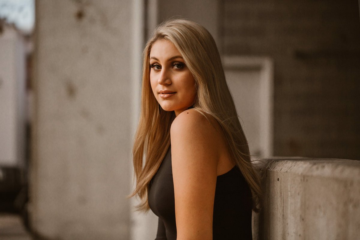 MAJOR NEWS next week🎉🤩🤍🫶🏼 #singersongwriter #nashville #countrysinger #newmusic2023 #originalmusic