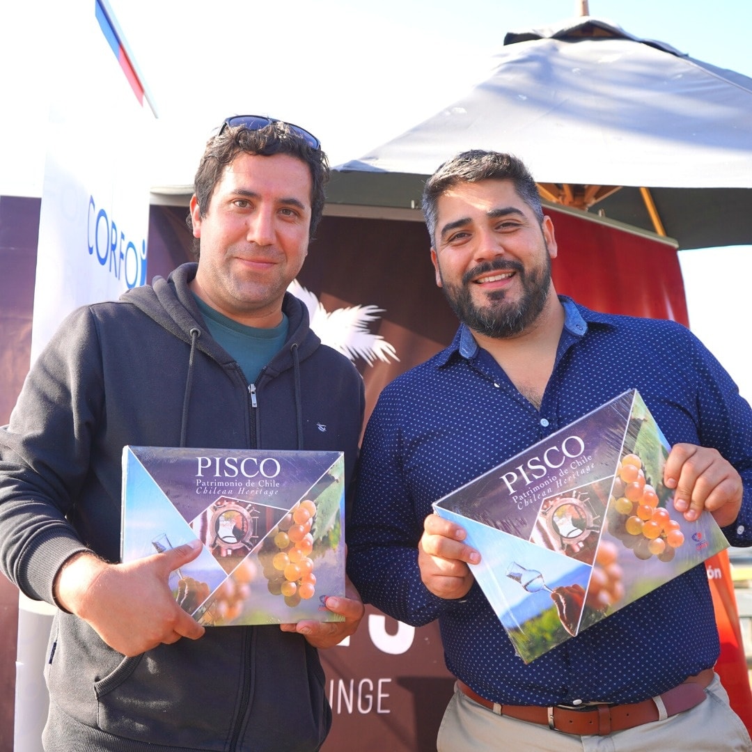 Junto a Barrio Del Mar, realizamos el lanzamiento de la "Carta de Coctelería con Pisco", que incluye cocktails como el #PiscoSours #Pistón #Pisconi #Crepúsculo y #Pichuncho  🍇

🚩Consume responsablemente (+18 años).

#PiscoOrgulloChileno