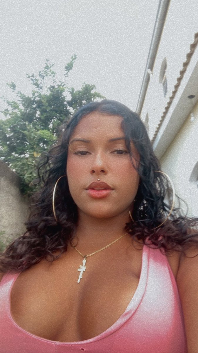 Dudinhaa_alves2's tweet photo. 😼 https://t.co/xb1uTiN4DU