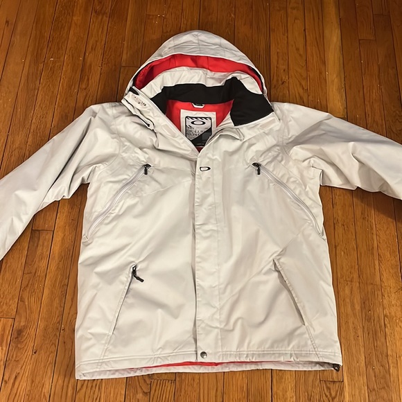 waltermagic1's tweet photo. So good I had to share! Check out all the items I'm loving on @Poshmarkapp #poshmark #fashion #style #shopmycloset #oakley: https://t.co/MRzVp1BluL https://t.co/JFthj9zbQ5