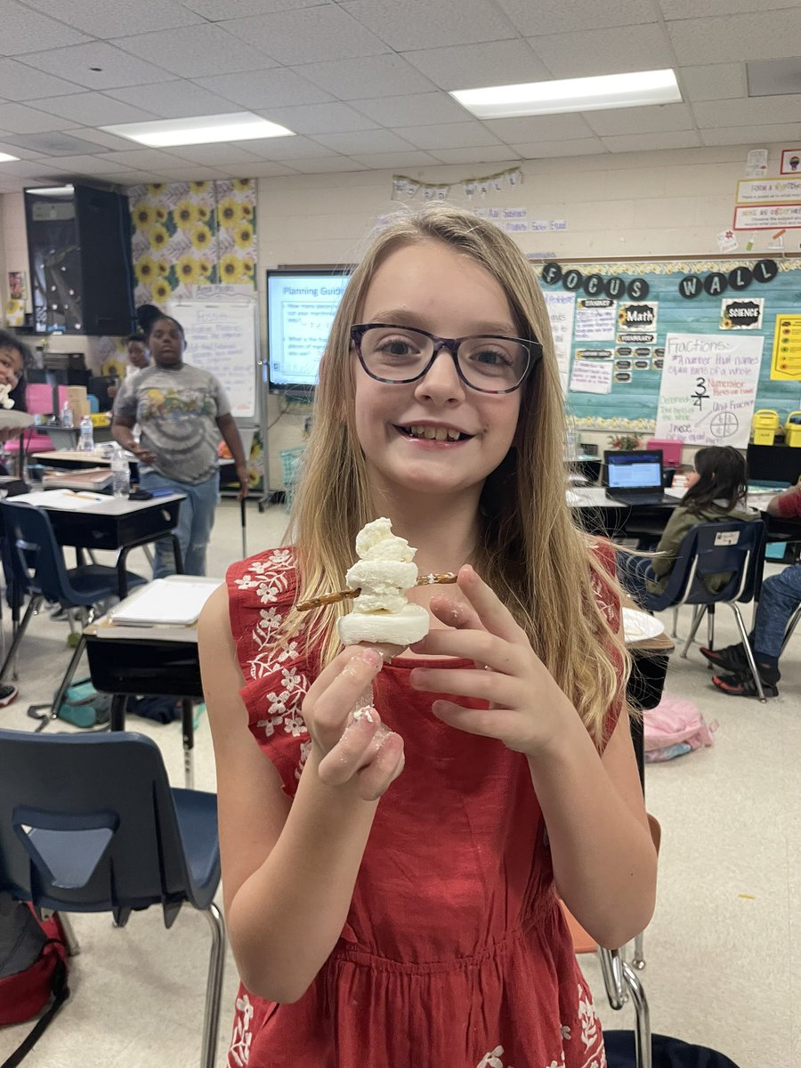 AlishaEarl89's tweet photo. More fraction fun from our STEM Day! @HokeCoSchools @Scurlockbears #BearsLoveSTEM #MsEarlsClass #WinterSTEM https://t.co/1XH7B6P9bB