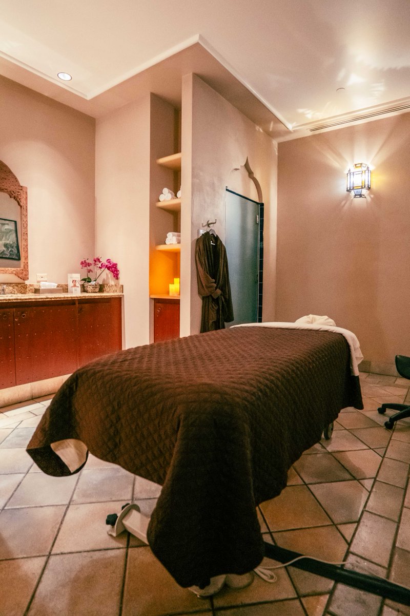 PHVegas's tweet photo. Start 2023 with rest and relaxation at #ReflectionsSpa.✨ Book a treatment 👉 https://t.co/O4fR5rfkLP https://t.co/1UV7uQKRte