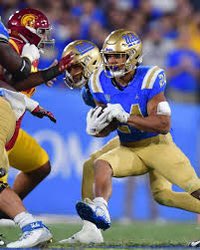 OremHSFootball's tweet photo. Thanks to @UCLAFootball for visiting our program and kids today! It was great having you!

@lancereynoldsjr 
@jerryneuheisel https://t.co/xU7alLeJHg