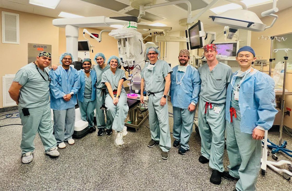Single port robot is finally here at BCM! Excited to get my hands on the SP <a href="/bcm_urology/">BCM Department of Urology</a>! Hands on SP course by <a href="/RoboDocX/">Richard Link</a>. Thanks again <a href="/mdstifelman/">Michael Stifelman</a> for the wonderful SP conference!