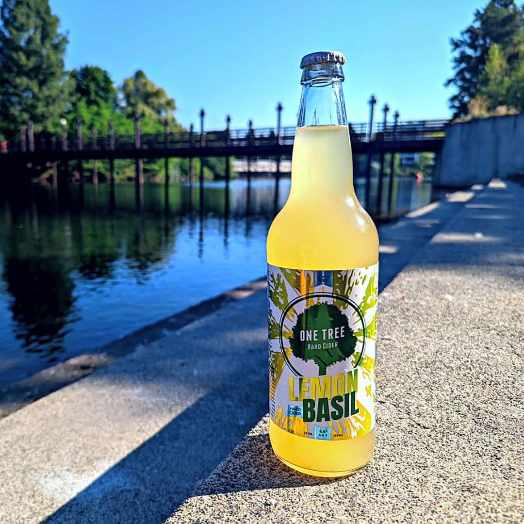 OneTreeCider's tweet photo. The bottle, the myth, the legend. Lemon Basil Hard Cider 🍋🌿
#cider #onetreeforall #onetreecider #spokane #ciderspokane #hardapplecider #localspokane #spokanedrinks #northwestcider #appleciderhard #onetreehardcider #onetree4all #lemonbasilonetree #lemonbasil #lemonbasilcider https://t.co/IaJnvJtaAW