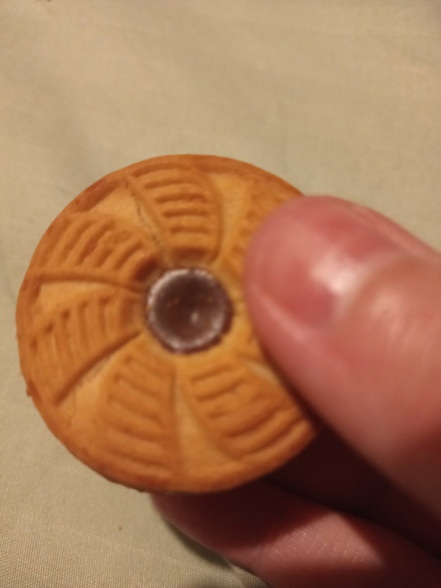 FallenAngelVivi's tweet photo. Amo galletas rellenadas y amo mis unas naturalmente rosas. https://t.co/OoSELrguwl