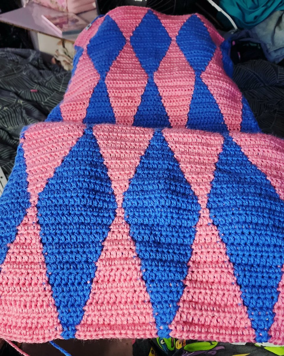 CCauldroncrafts's tweet photo. Star Boy sweater progress thread https://t.co/aDhfhSkRuv