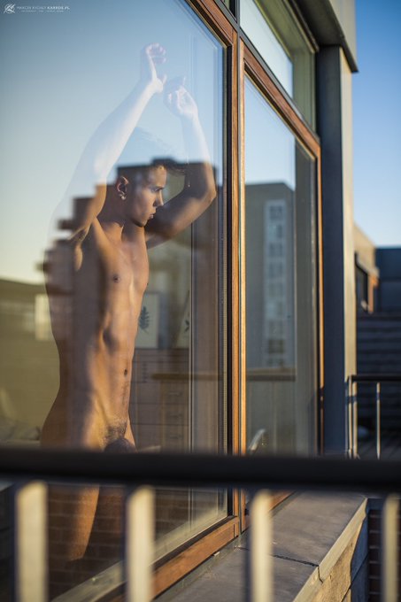 Hello neighbours 😈😏🫣  Retweet if you wanna be a Window Cleaner in my building 🫣🍆🤤  Shot by @karrde_pl