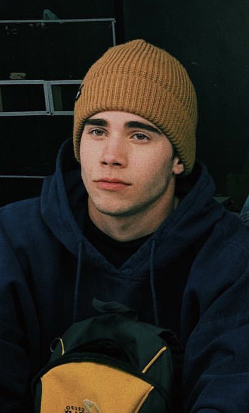 xOrphanAss's tweet image. ↳  P E T E R   S I N - A P E L L I D O .

     Huérfano. El culo más inquieto que
     conoces. Ser sobrenatural en vías 
     de desarrollo. Rebelde. Gay.

ᅠ
ᅠ
Corazón para trama al DM.
RT para colaborar con mi libertad. El orfanato es más aburrido que un dildo sin pilas.

ᅠ