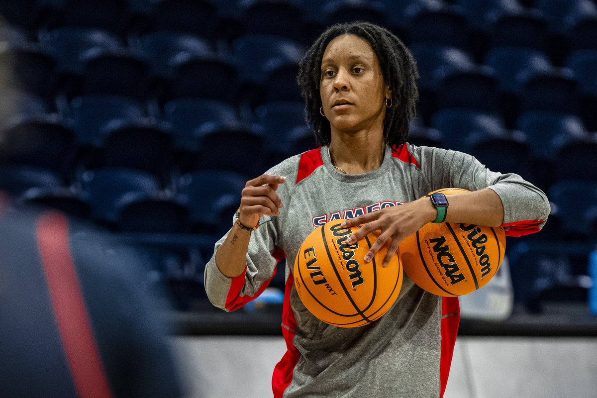 SamfordWBB's tweet photo. Coaches appreciation post 👊

#AllForSAMford https://t.co/K0LeKcPEMz