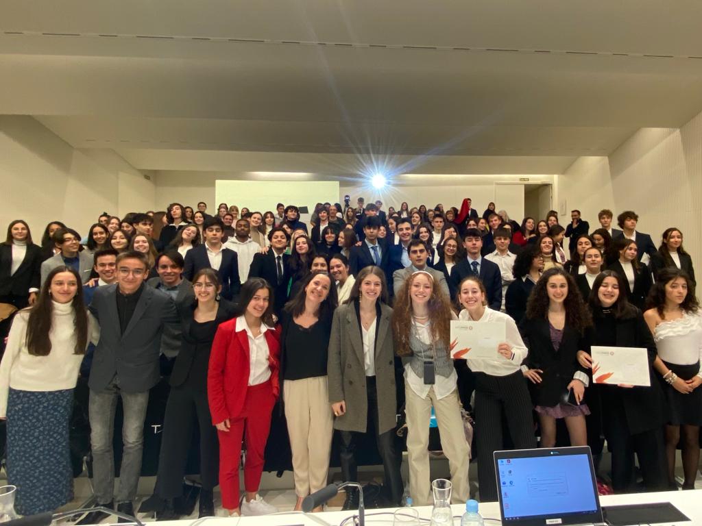 colegiocondes's tweet photo. La gran familia del MEP, formada por 20 centros educativos de Aragón, País Vasco y La Rioja, hemos disfrutado de la VI asamblea MEP organizada por @_usj_ y nuestro colegio.
#adncondes #oratoria @InnovaEducAr @HeraldoEscolar https://t.co/YQlIuFOdfh