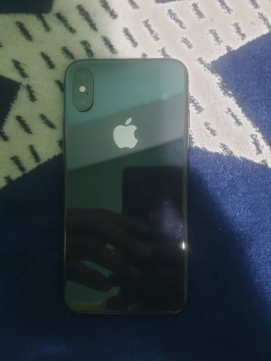 ImRealRock's tweet photo. Greebo ka iPhone aaj pta laga kitne ka aata hai https://t.co/2JMege43ff