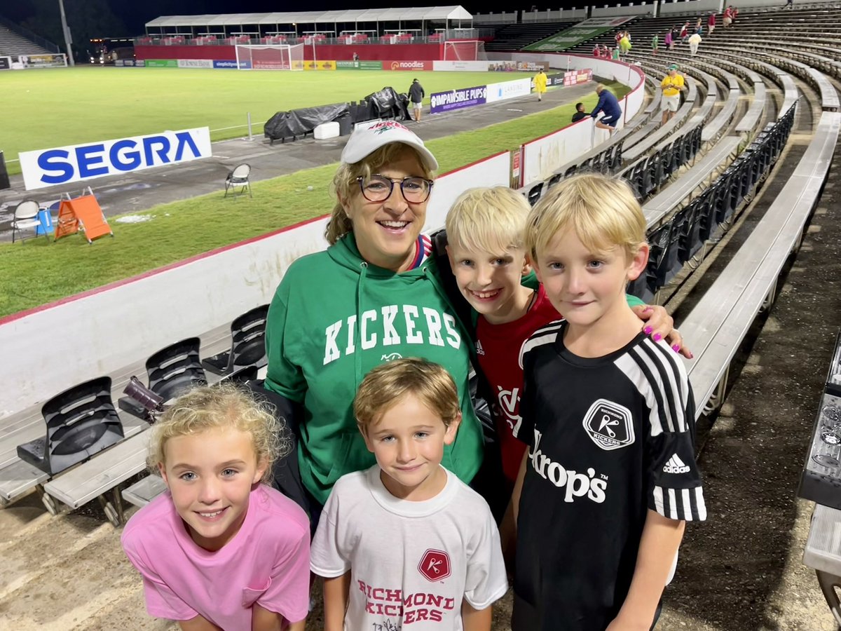 KMPCannon's tweet photo. @RichmondKickers @jukepavone @jshfoto The Kickers kids all LOVE Coach Luke - and his mom! https://t.co/2N0wuV1Rc5