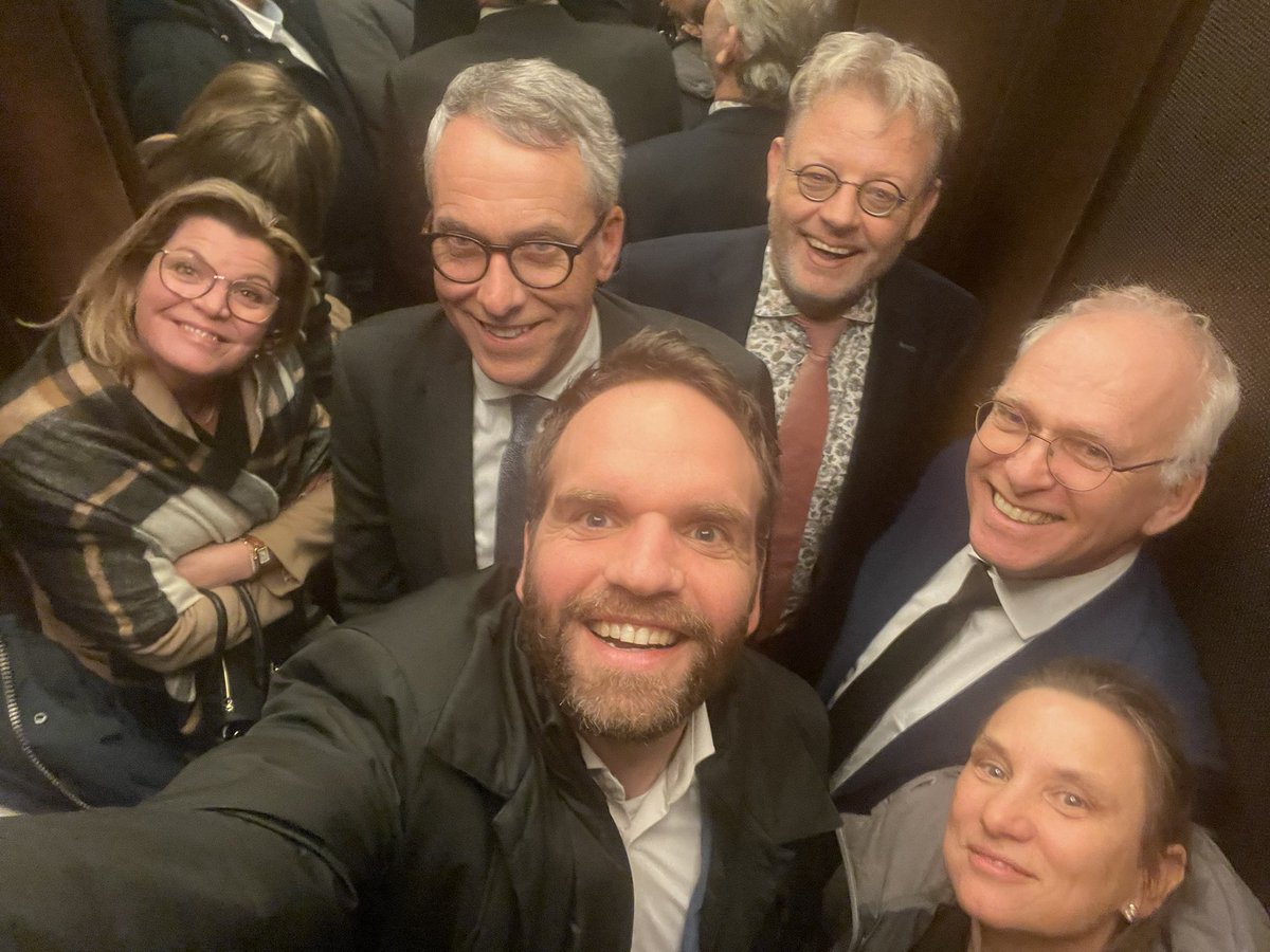In de lift voor de agrarische borrel van de <a href="/provgelderland/">Provincie Gelderland</a> met <a href="/peterdrenth68/">Peter Drenth</a> <a href="/LauraBromet/">Laura Bromet 🍀🕊</a> <a href="/JanKeesGoet/">Jan-Kees Goet</a> <a href="/MinisterNenS/">Staslvvn</a> en <a href="/ministerlnv/">MinisterN_S</a>  goed georganiseerd en veel mensen uit de sector.
