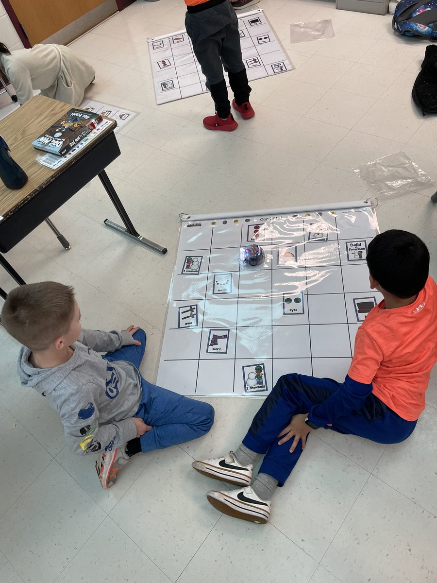 RookerGrade2's tweet photo. We used algorithms and BeeBots to practice contractions and build snowmen #CSfun https://t.co/RegcpjE35f