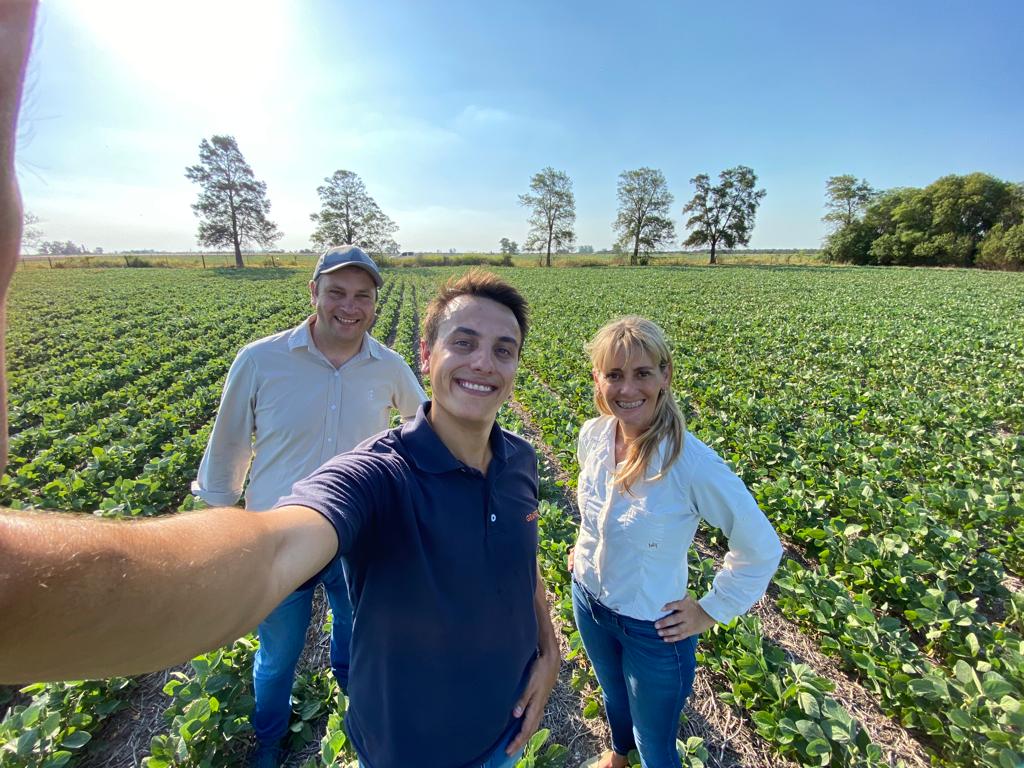 Natalia Schmithalter (@natyschmith) on Twitter photo Recorrida de lotes en #sunchales para nuestro ensayo de #virantra 🌱🐛 #miravisduo #cropwise junto la nueva sucursal de <a href="/grafer_srl/">GRAFER SRL</a> en #humbertoprimo
<a href="/Syngenta/">Syngenta</a> <a href="/Syngenta_ar/">Syngenta Argentina</a> <a href="/WalterTeloni/">Walter Teloni</a> <a href="/mariogiergoff/">Mario Giergoff</a> <a href="/agosmunighini/">Go🪽 THE ERAS TOUR BA 12/11</a> <a href="/RosanaPassadore/">Rosana Passadore</a> Recorrida de lotes en #sunchales para nuestro ensayo de #virantra 🌱🐛 #miravisduo #cropwise junto la nueva sucursal de <a href="/grafer_srl/">GRAFER SRL</a> en #humbertoprimo
<a href="/Syngenta/">Syngenta</a> <a href="/Syngenta_ar/">Syngenta Argentina</a> <a href="/WalterTeloni/">Walter Teloni</a> <a href="/mariogiergoff/">Mario Giergoff</a> <a href="/agosmunighini/">Go🪽 THE ERAS TOUR BA 12/11</a> <a href="/RosanaPassadore/">Rosana Passadore</a>