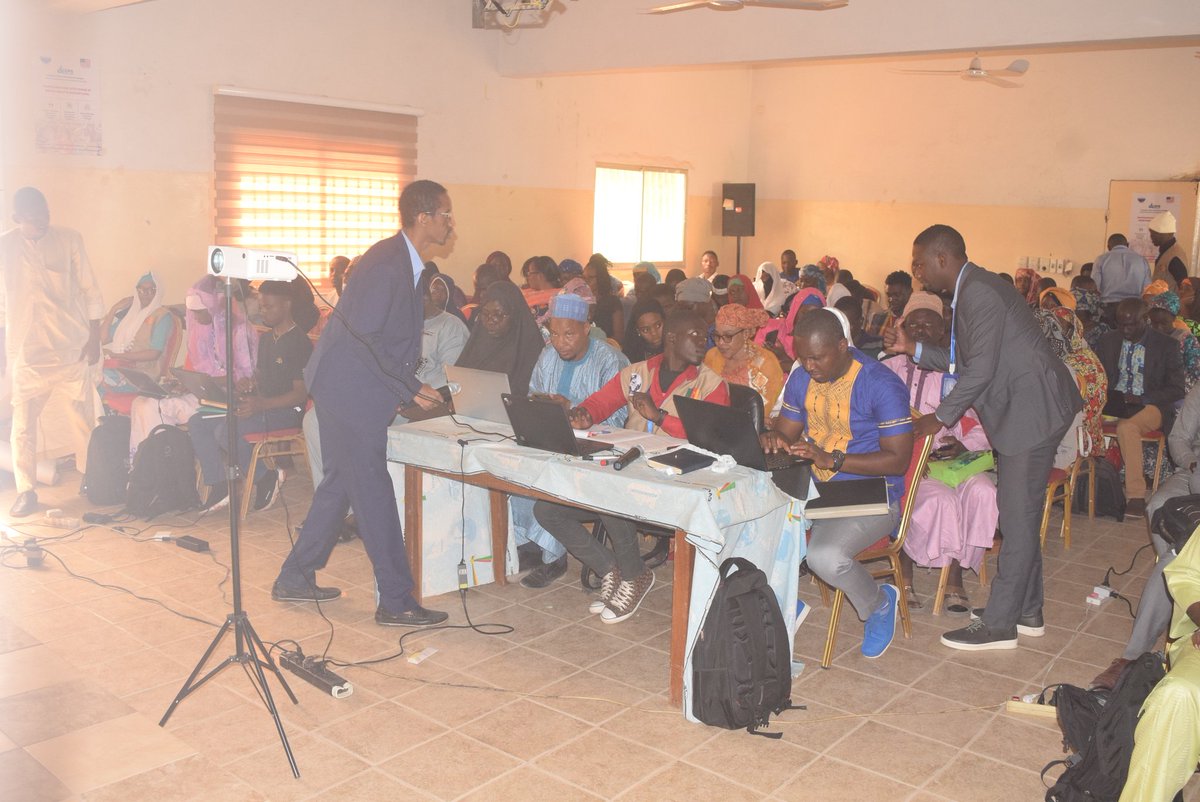 HamadouBassir90's tweet photo. Nous sommes fiers de partager notre formation sur l'intelligence artificielle organisée par #Maroua1er, #Ojecad et #RDDigital avec plus de 200 participants : étudiants, chercheurs, ONG. Une grande avancée pour le secteur de l'IA ! #IAAfricaWeek #Ecofac6 #MendoCompany #Mendolearn. https://t.co/qinM7O1yW3