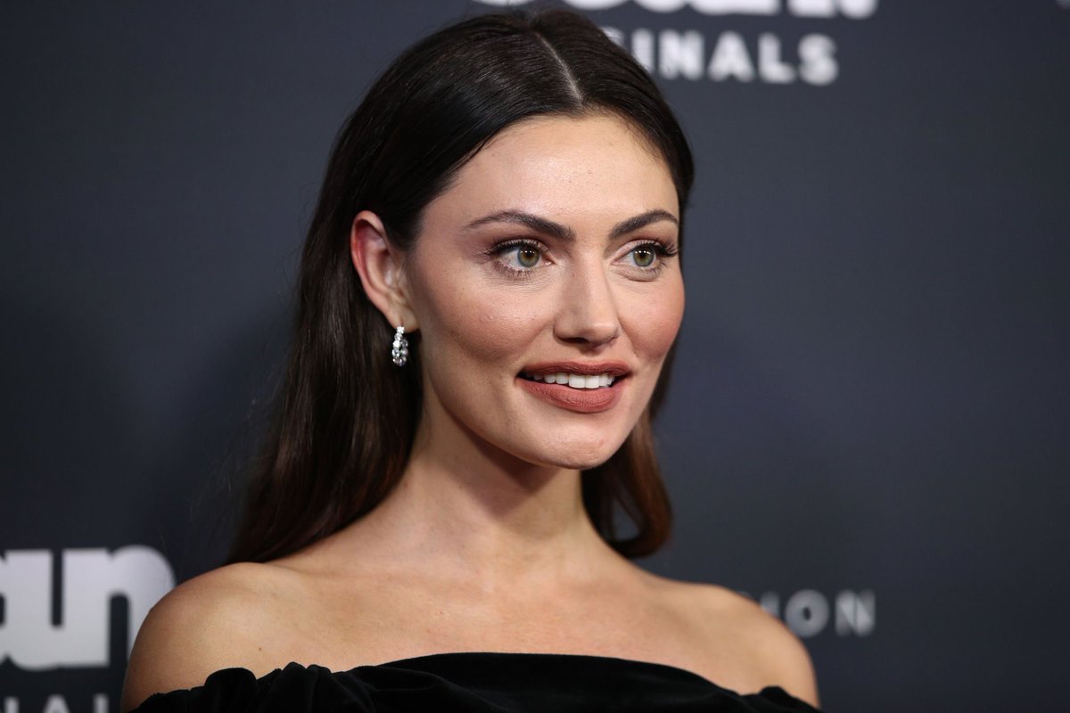 ptonkindaily's tweet photo. 📷 | Phoebe attending the #TransfusionOnStan premiere in Sydney (Jan 19) #phoebetonkin #samworthington https://t.co/9GPRXYaFju