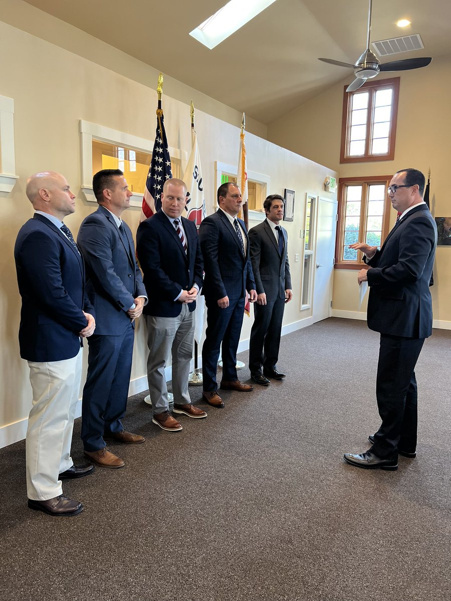 team10th's tweet photo. Your DVP @Drgilmandc met yesterday with & swore in @SacAreaFF522 Eboard, & providing them updates on #OurIAFF. Today he met with @CAFirefighters President @RiceBriank to discuss legislative issues and the West Coast COE. #NoLocalLeftBehind https://t.co/YiPzrI0XVz