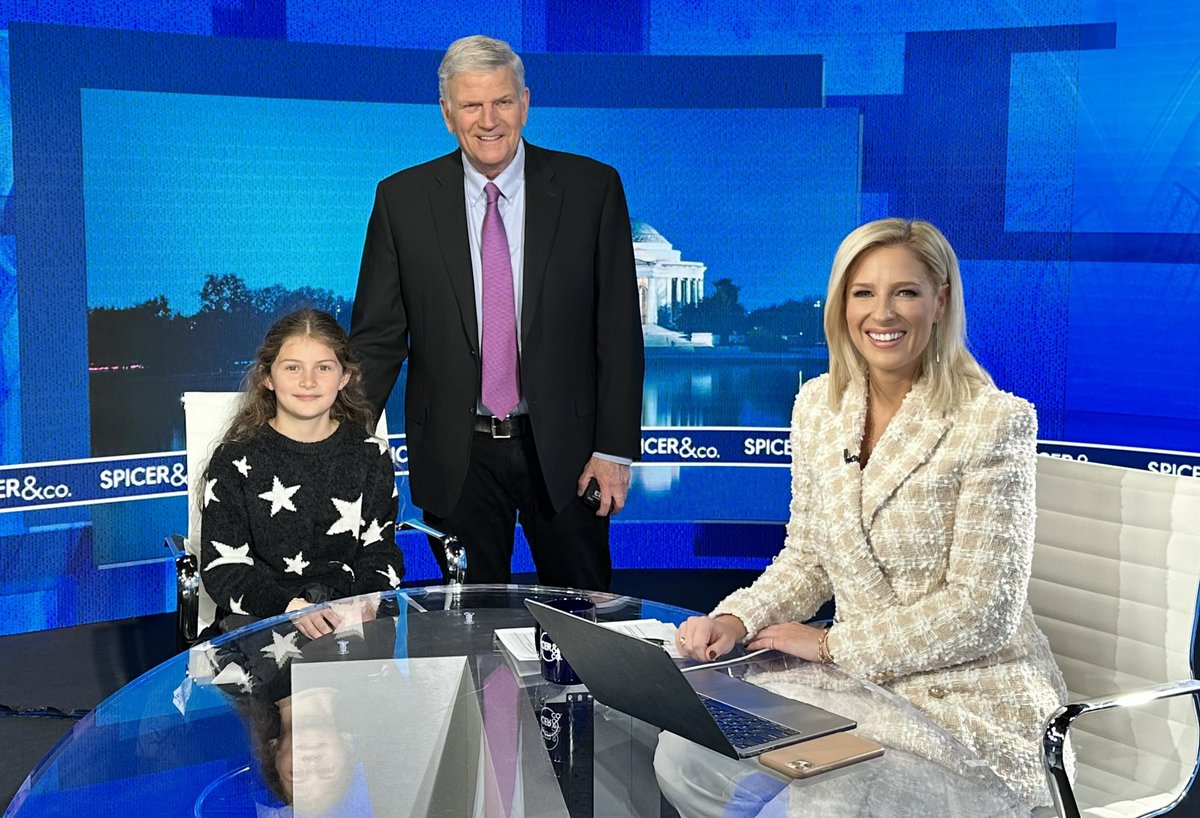 It was great to have my granddaughter Margaret join me on set at @Newsmax #SpicerAndCo tonight. Thank you @LyndsayMKeith.