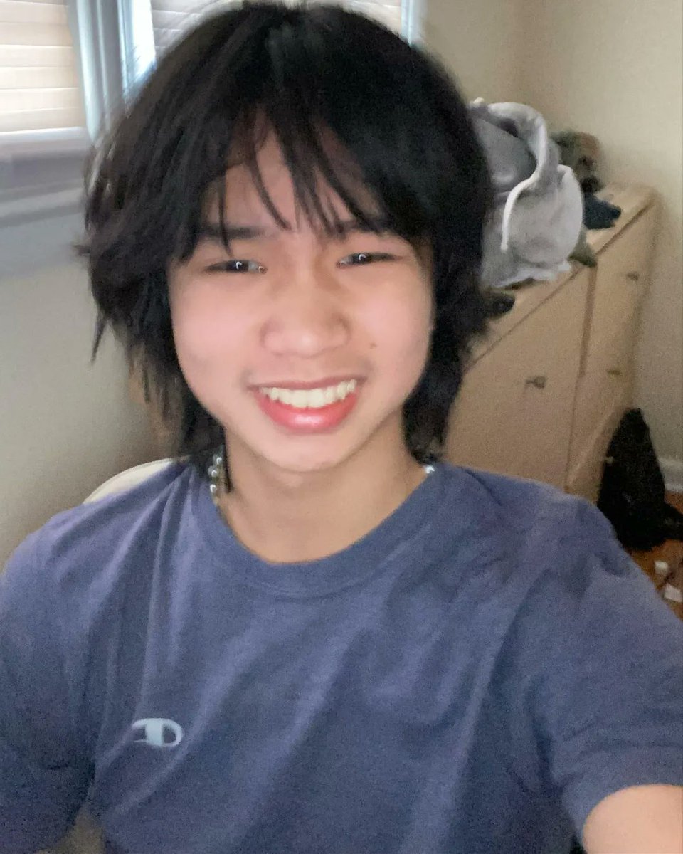 Here's a smile to brighten your evening or day

#gaymer #gayboy #gay #LGBTQIAsBeauty #lgbtqteens #LGBTQIAofWinter