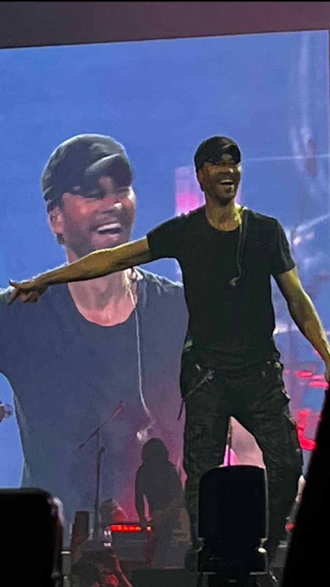 Brigi1030's tweet photo. Budapest,Hungary 2022.06.12. Unforgettable moments that I will remember for the rest of my life!  Thank you from the bottom of my heart for this fantastic show! 💖@enriqueiglesias #enriqueiglesias https://t.co/jdjuuYLcJT