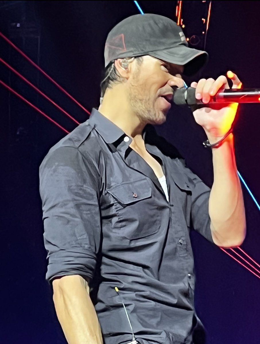 Brigi1030's tweet photo. Budapest,Hungary 2022.06.12. Unforgettable moments that I will remember for the rest of my life!  Thank you from the bottom of my heart for this fantastic show! 💖@enriqueiglesias #enriqueiglesias https://t.co/jdjuuYLcJT
