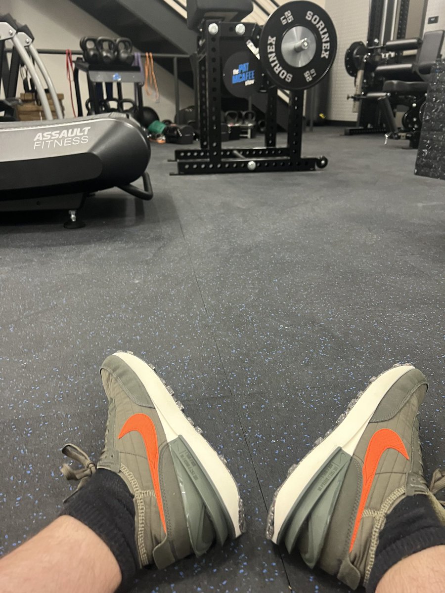 Billy Tubes tweet media