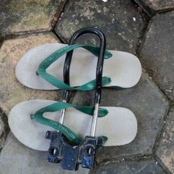 Otewe jum'atan, untuk mendapatkan yang lebih baik tapi itu bukan sendal. 

Jangan lupa otewe dengan aman ya!