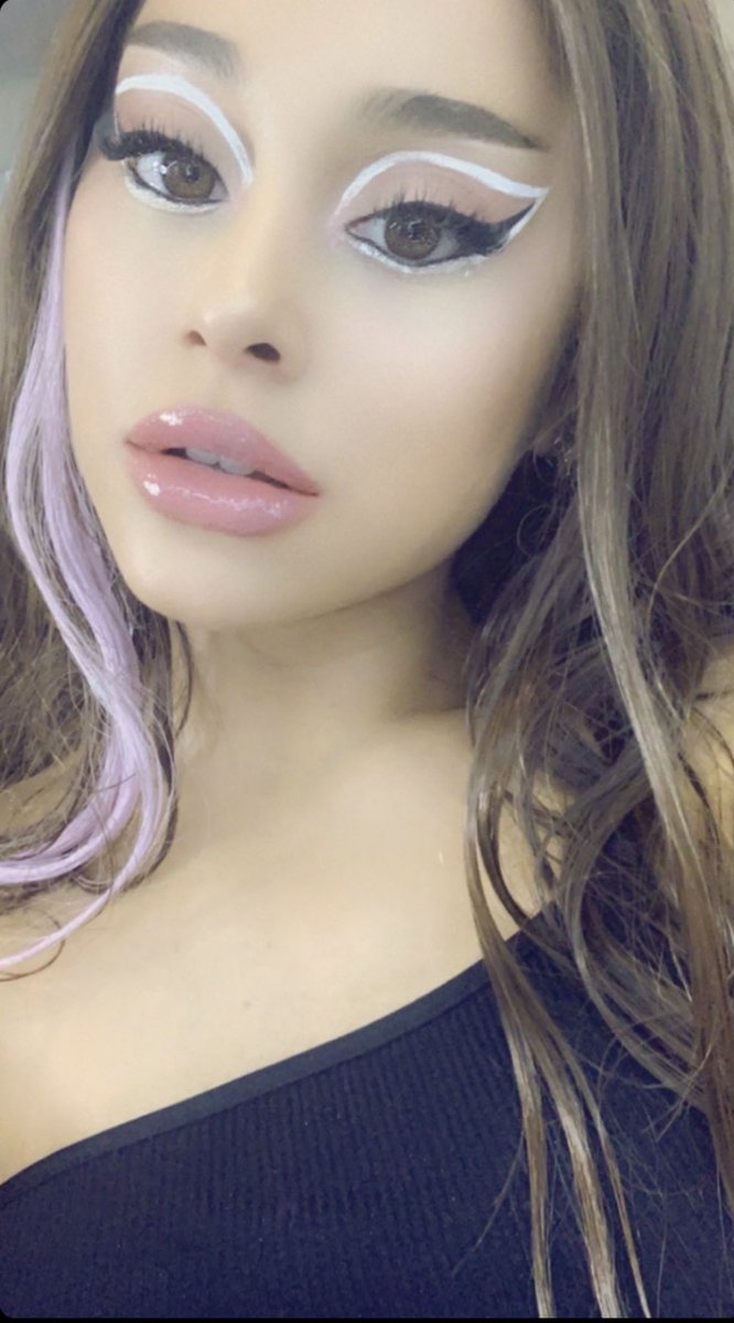 taysgws's tweet photo. this look was not talked about  enough . https://t.co/xpgViUFTyY