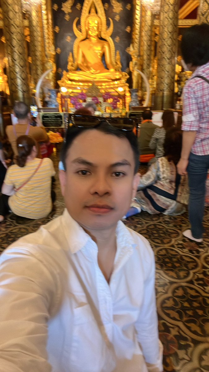 Franklive__'s tweet photo. ..ขอพรพระพุทธชินราช..🙏😊 #ไหว้พระ 
#พระพุทธชินราช 
#วัดใหญ่ 
#วัดพระศรีรัตนมหาธาตุวรมหาวิหาร 
#พิษณุโลก https://t.co/jN4wfUMFnU